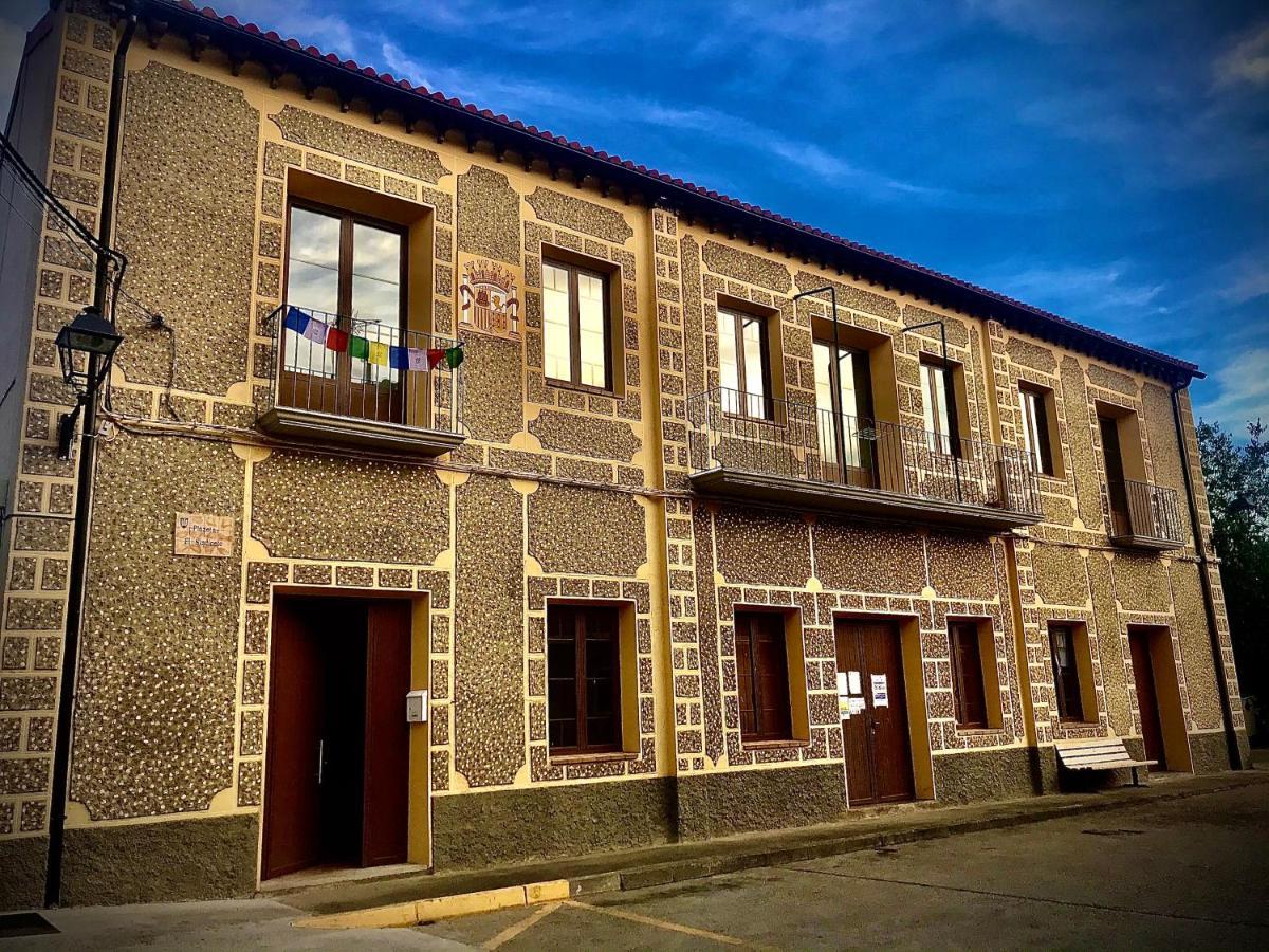 Hostal De *